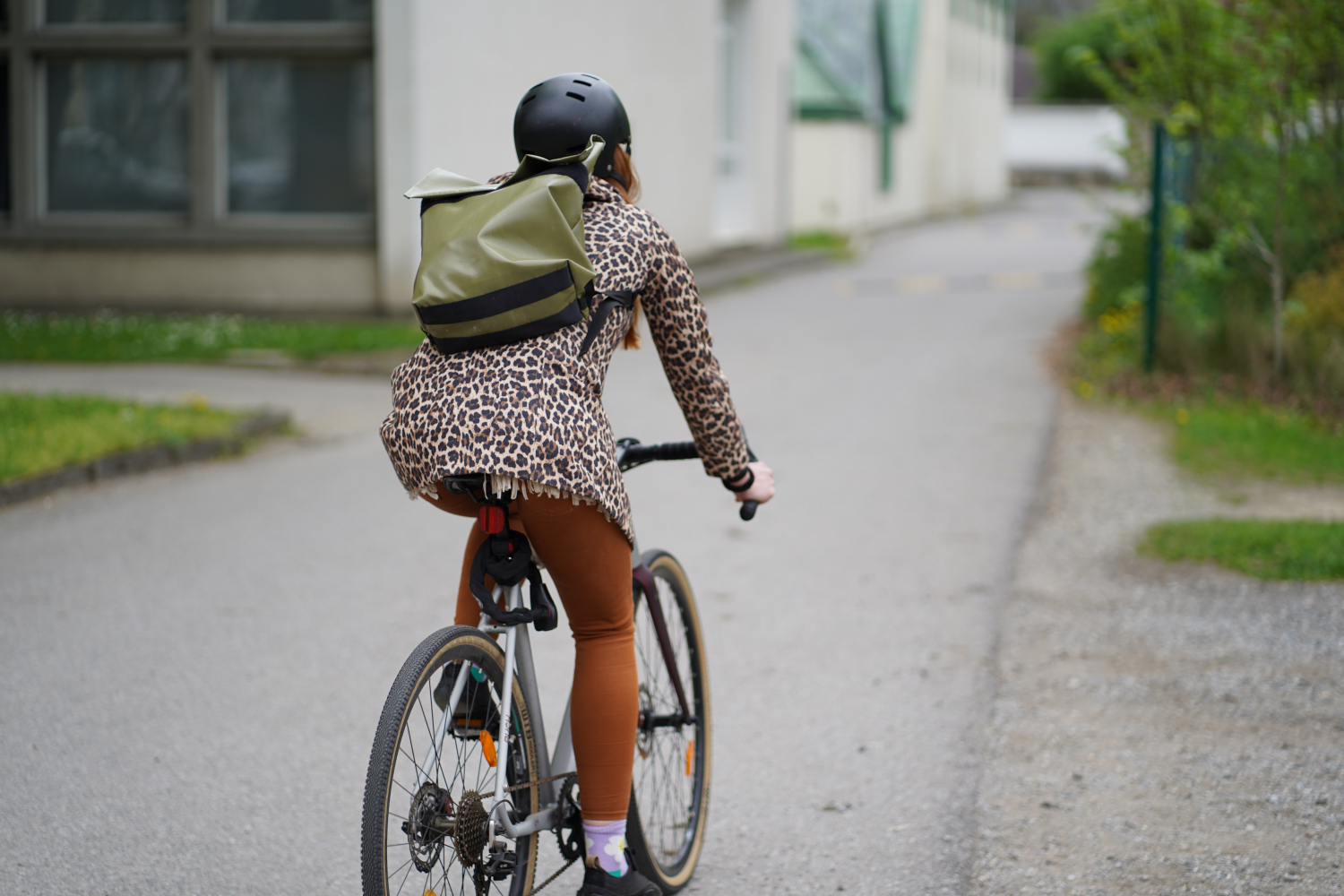 Weibliche Person am Frahrrad